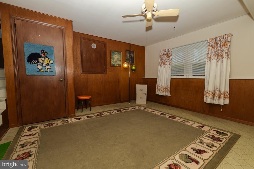 1040 Wagoner Dr
