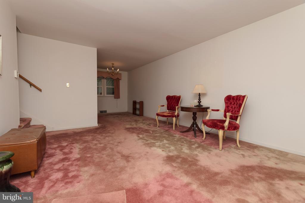 1040 Wagoner Dr