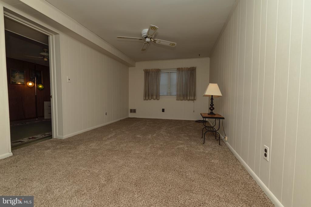 1040 Wagoner Dr