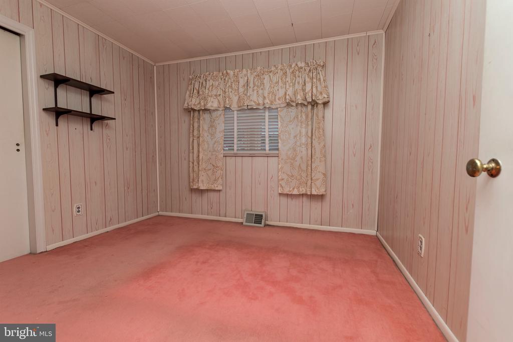 1040 Wagoner Dr
