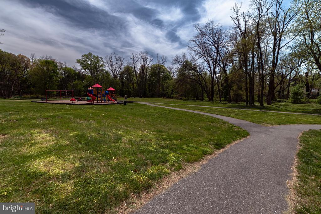 1040 Wagoner Dr