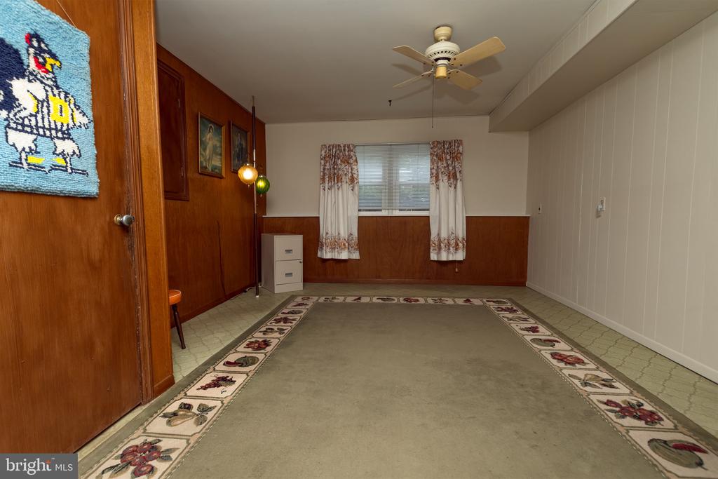 1040 Wagoner Dr