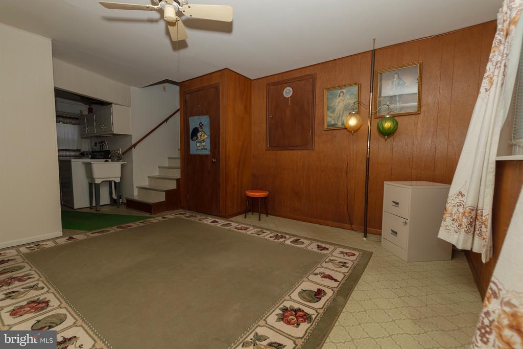 1040 Wagoner Dr