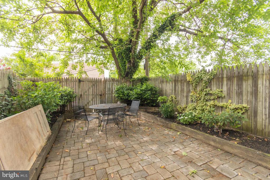 1333 N DUPONT