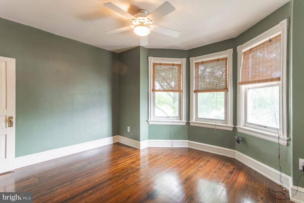 1333 N DUPONT
