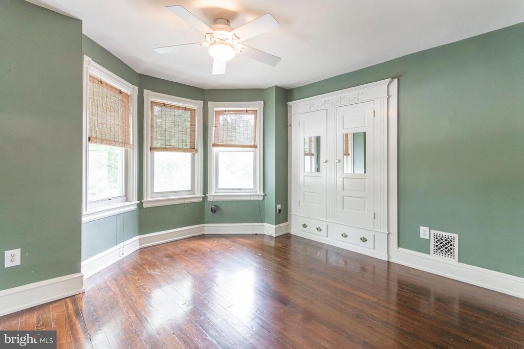 1333 N DUPONT