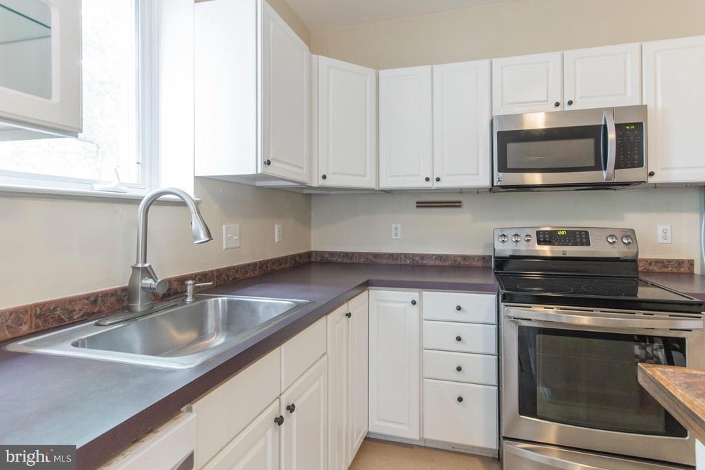 1333 N DUPONT