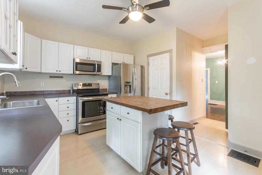 1333 N DUPONT