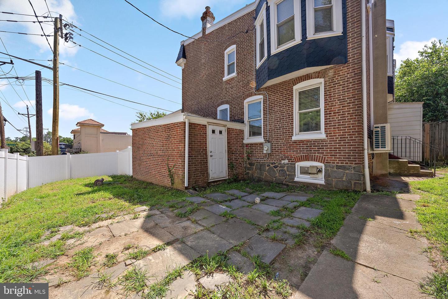 1618 W 14TH