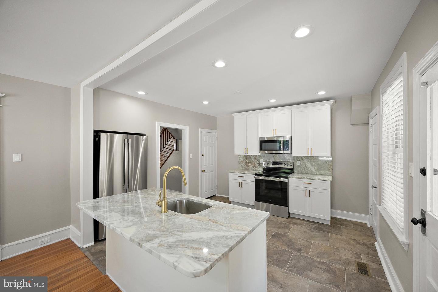 1618 W 14TH