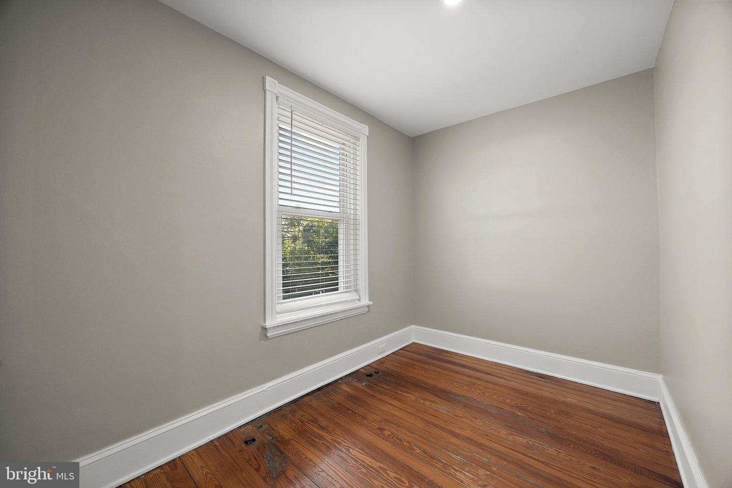 1618 W 14TH