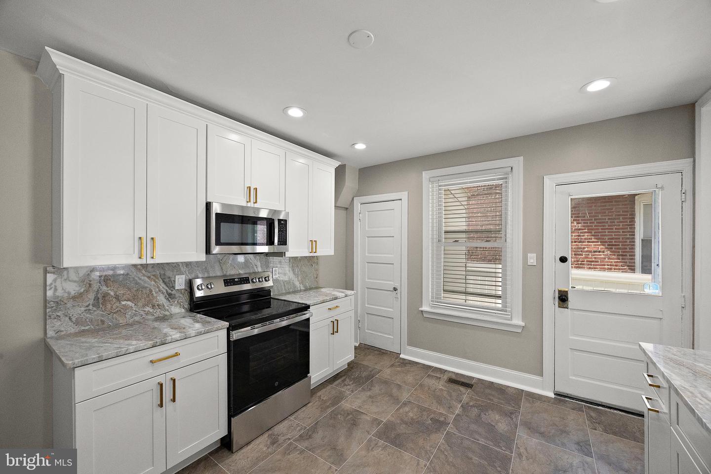 1618 W 14TH