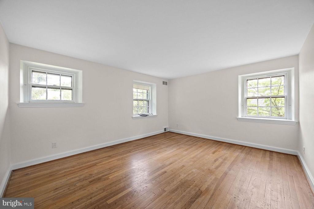 211 HARKER AVE
