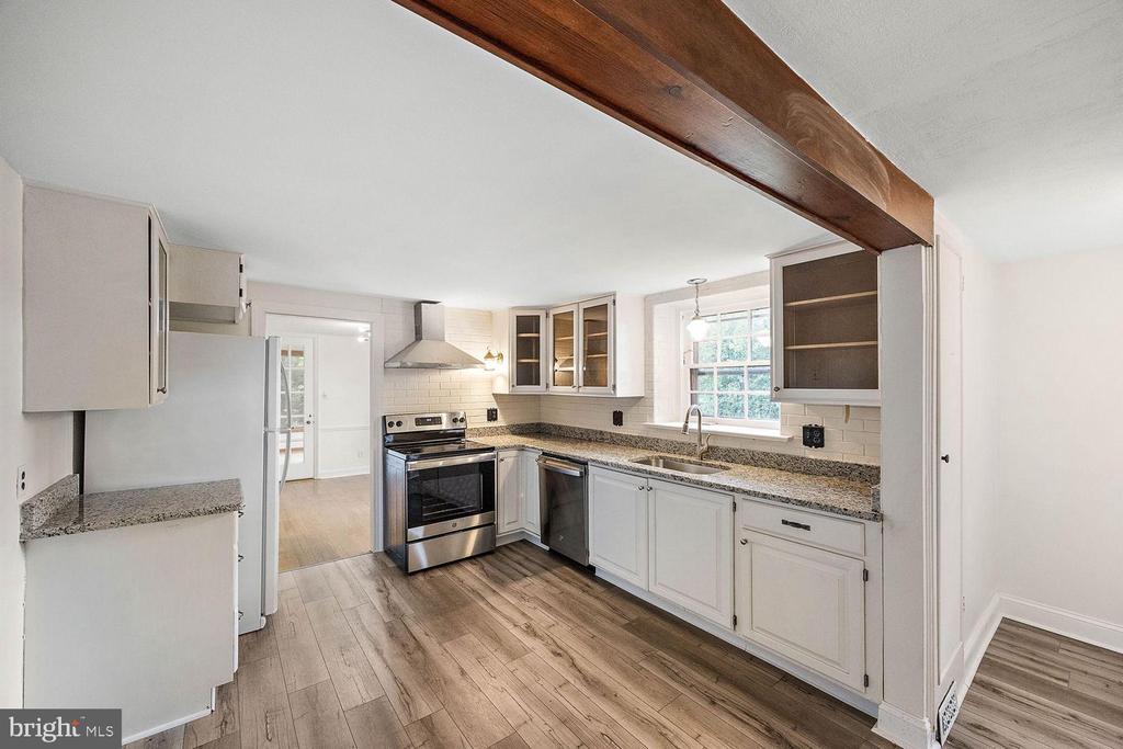 211 HARKER AVE