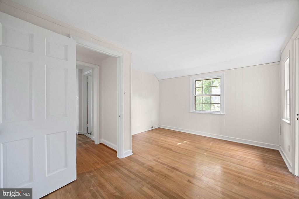 211 HARKER AVE