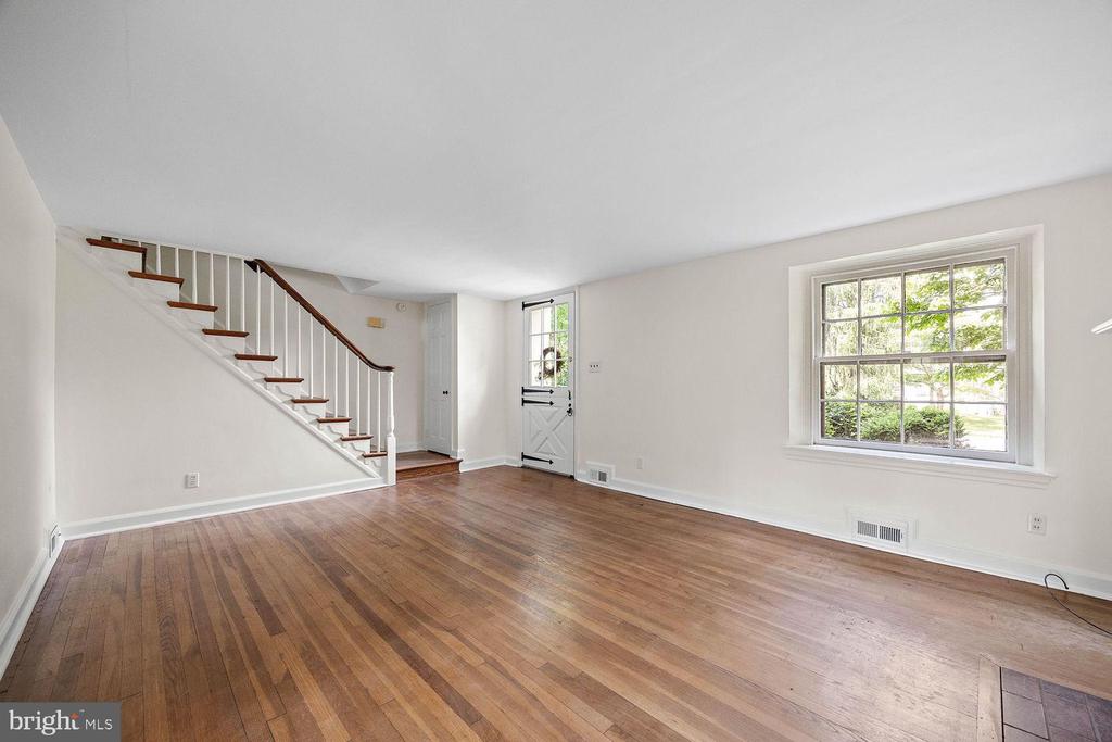 211 HARKER AVE