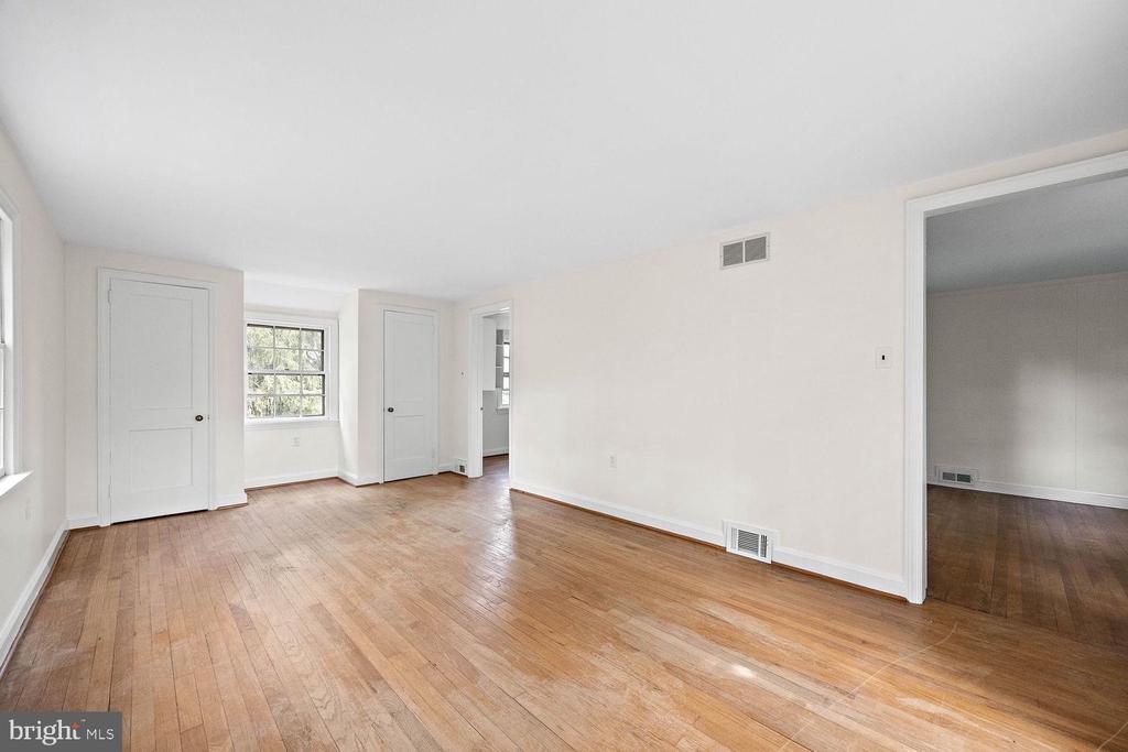 211 HARKER AVE
