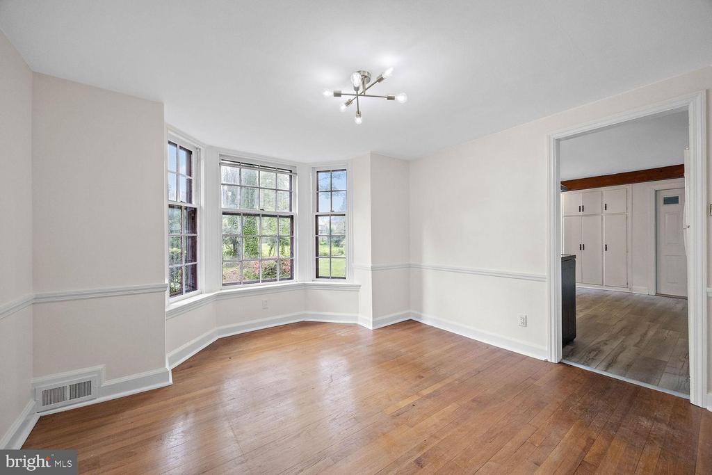 211 HARKER AVE
