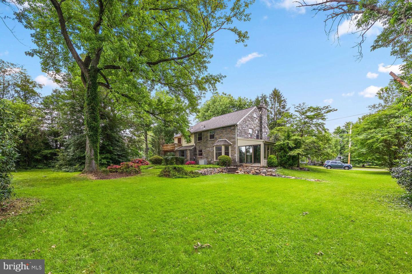 211 HARKER AVE