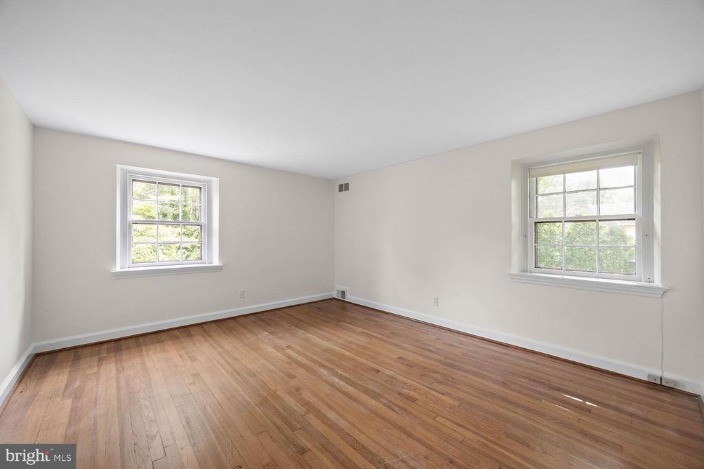 211 HARKER AVE