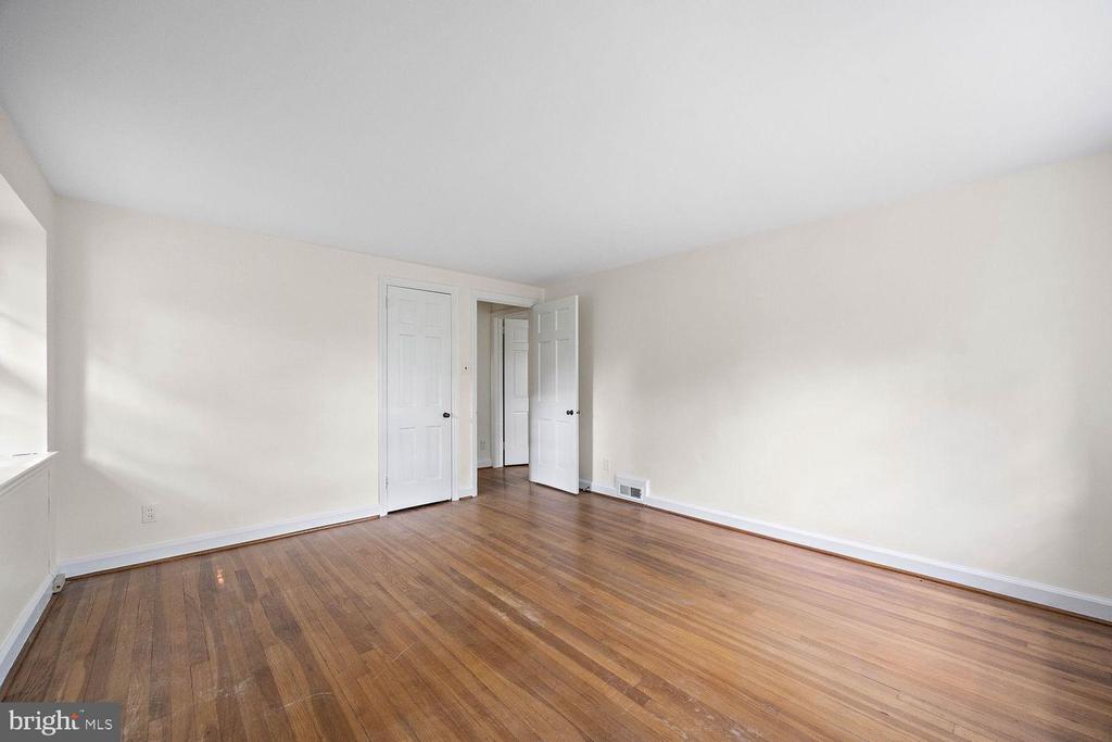 211 HARKER AVE