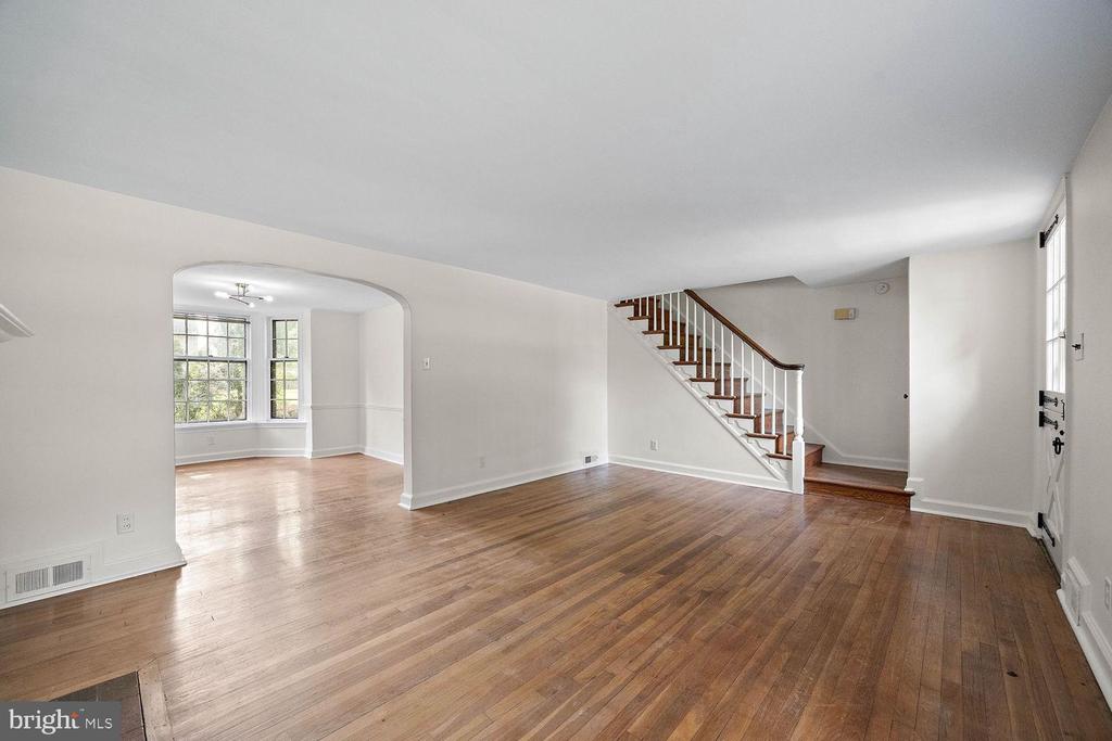 211 HARKER AVE