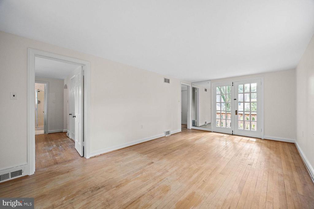 211 HARKER AVE