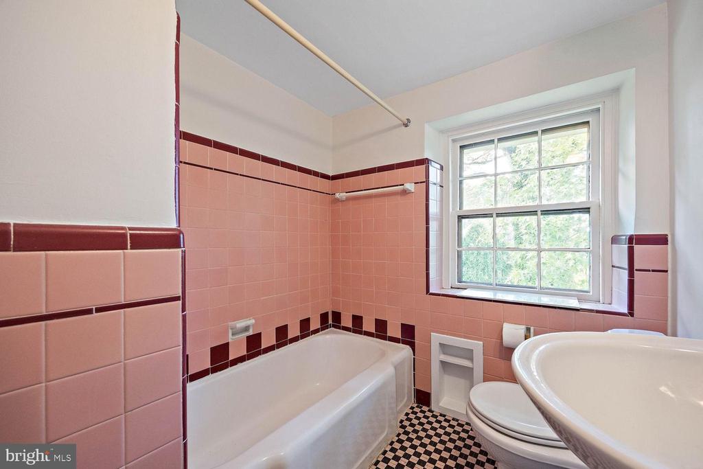 211 HARKER AVE
