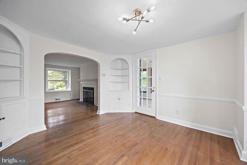 211 HARKER AVE