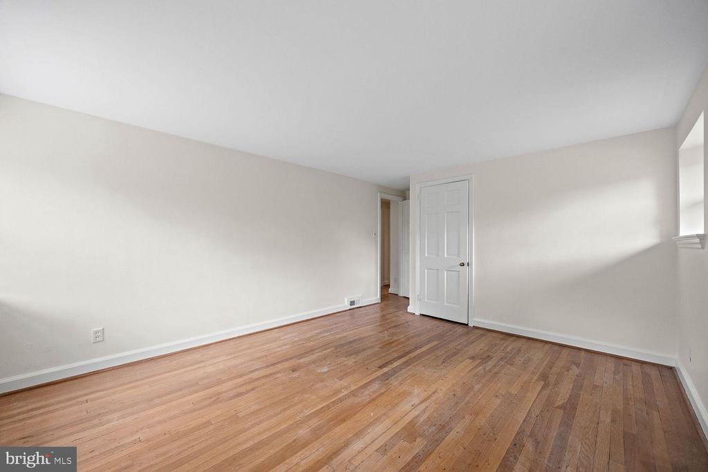 211 HARKER AVE