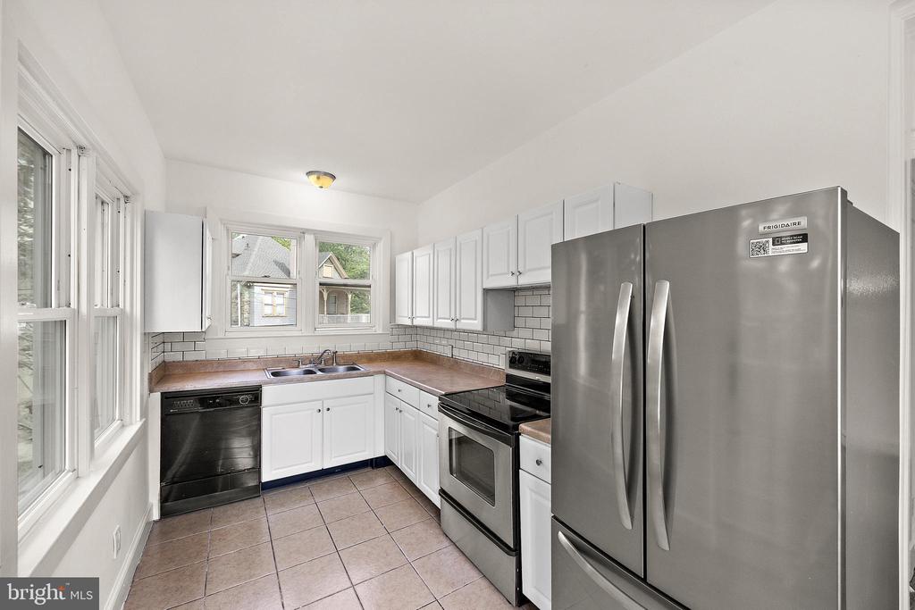 424 W 21ST ST #2