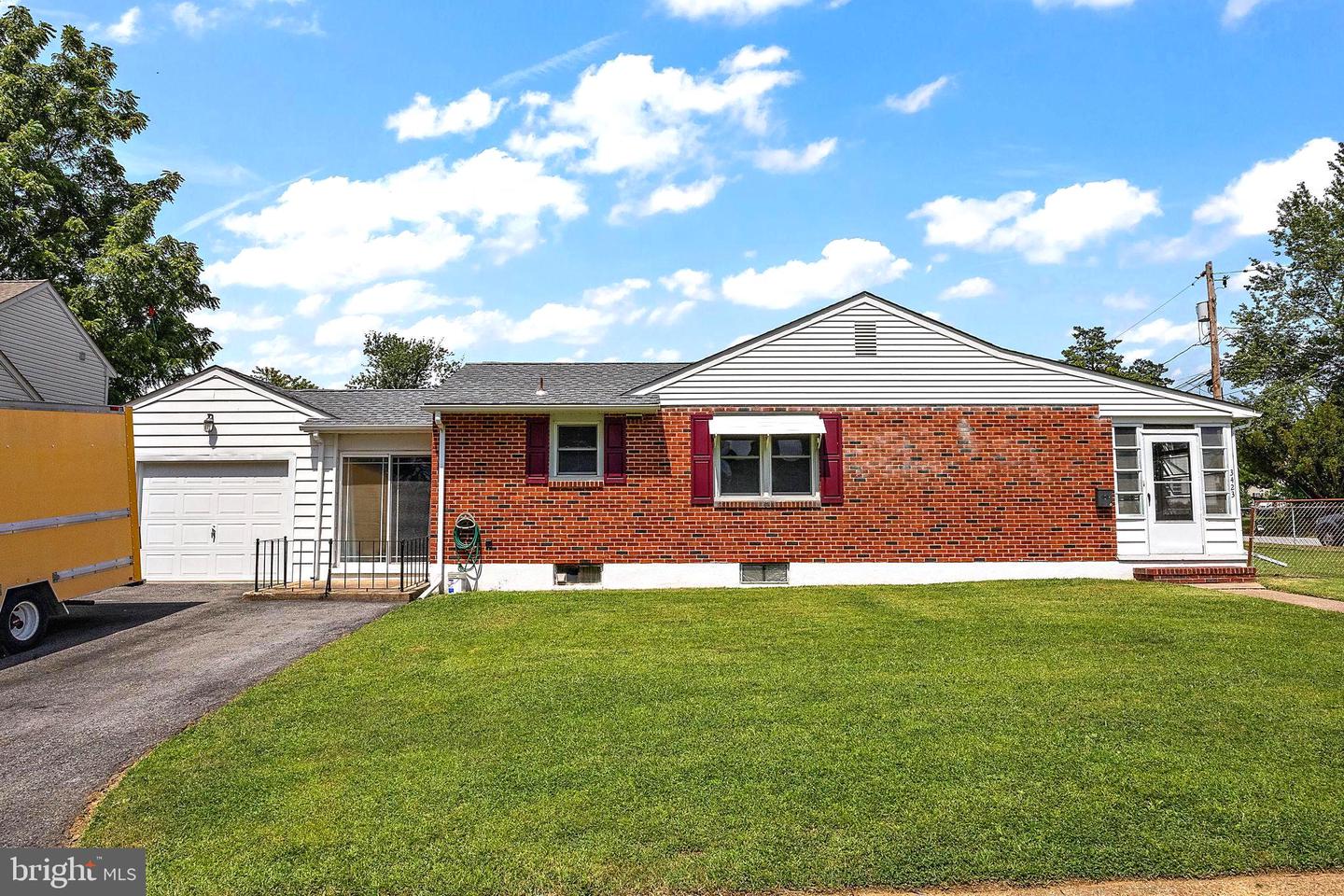 3423 Clayton Ave