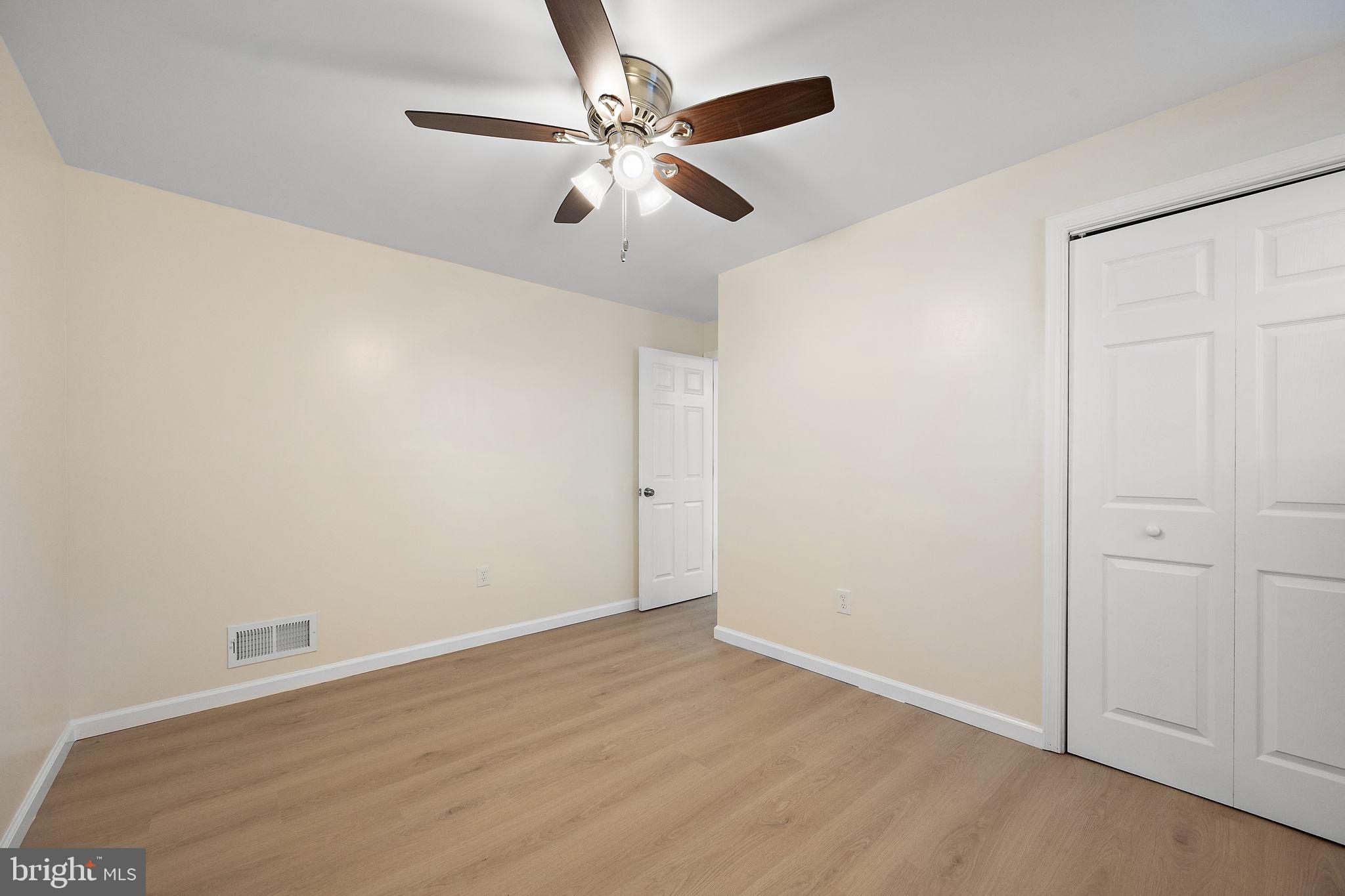 738 W BIRCHTREE LANE