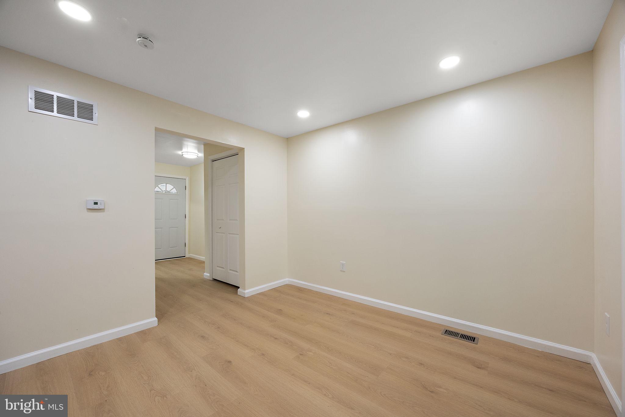 738 W BIRCHTREE LANE