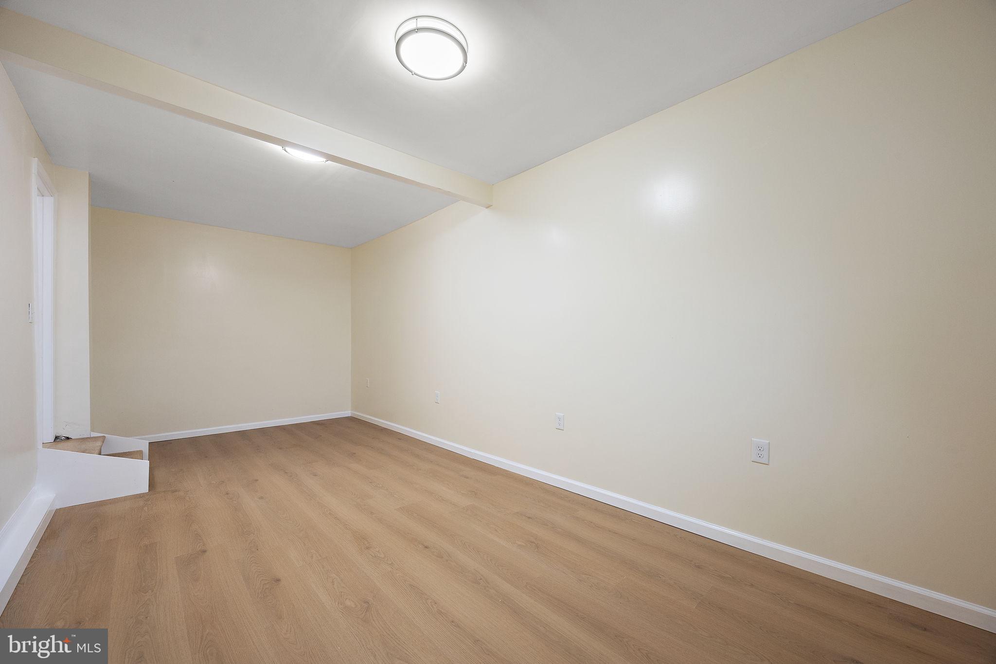 738 W BIRCHTREE LANE