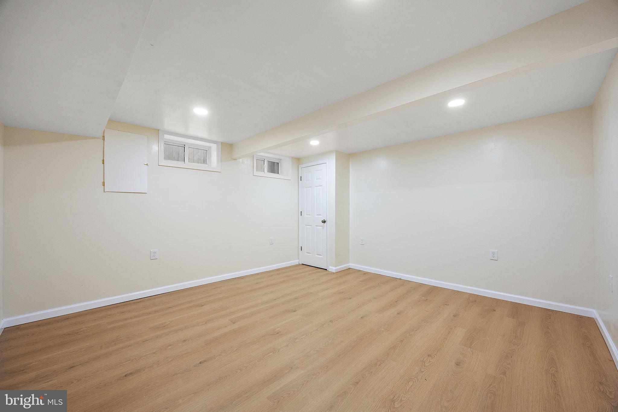 738 W BIRCHTREE LANE