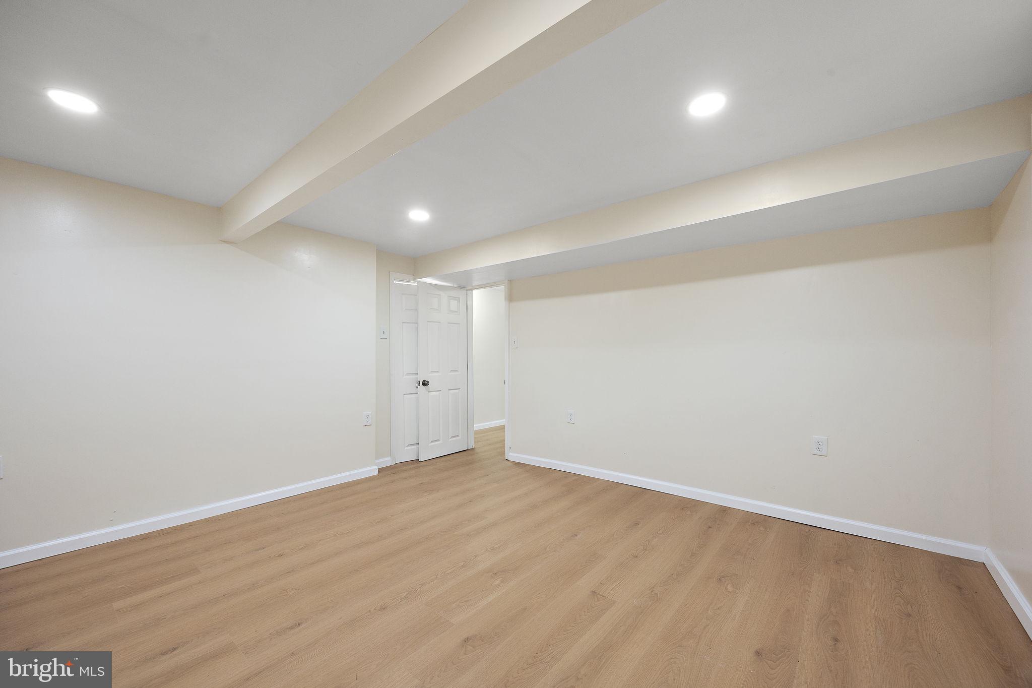 738 W BIRCHTREE LANE