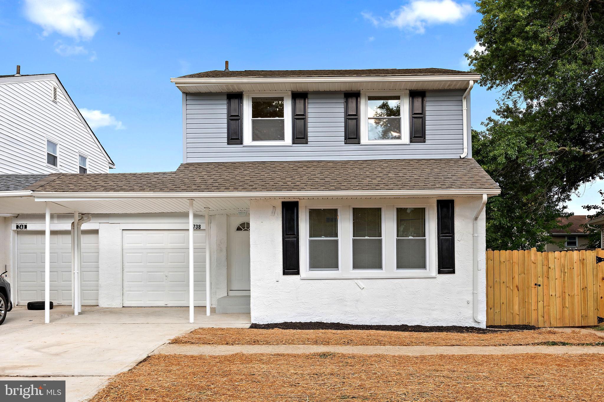 738 W BIRCHTREE LANE