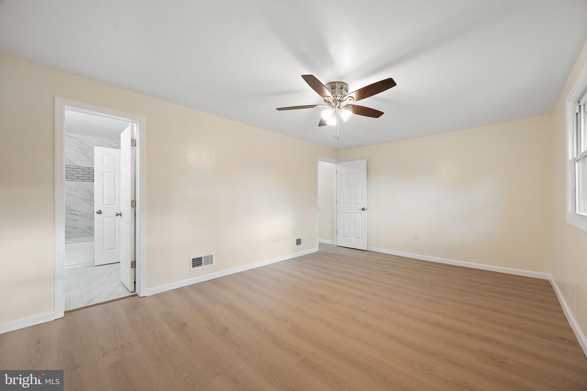 738 W BIRCHTREE LANE