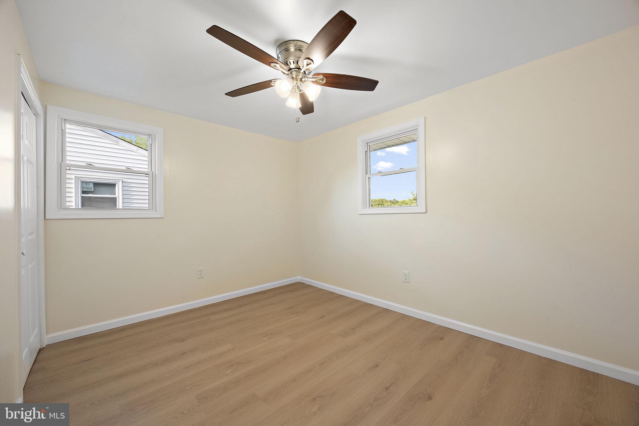 738 W BIRCHTREE LANE