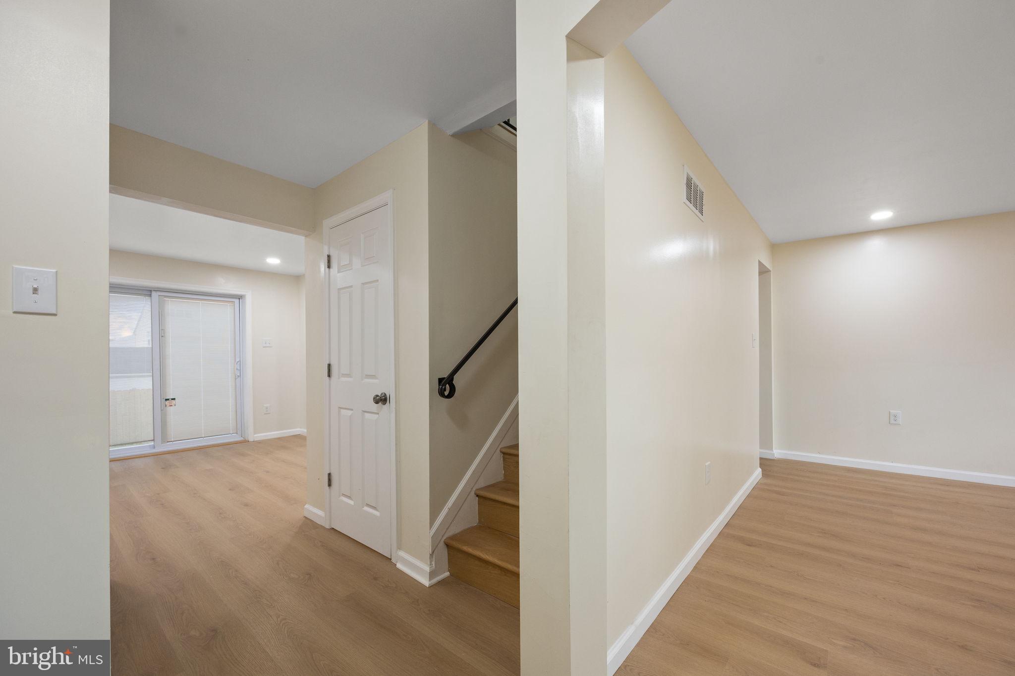 738 W BIRCHTREE LANE