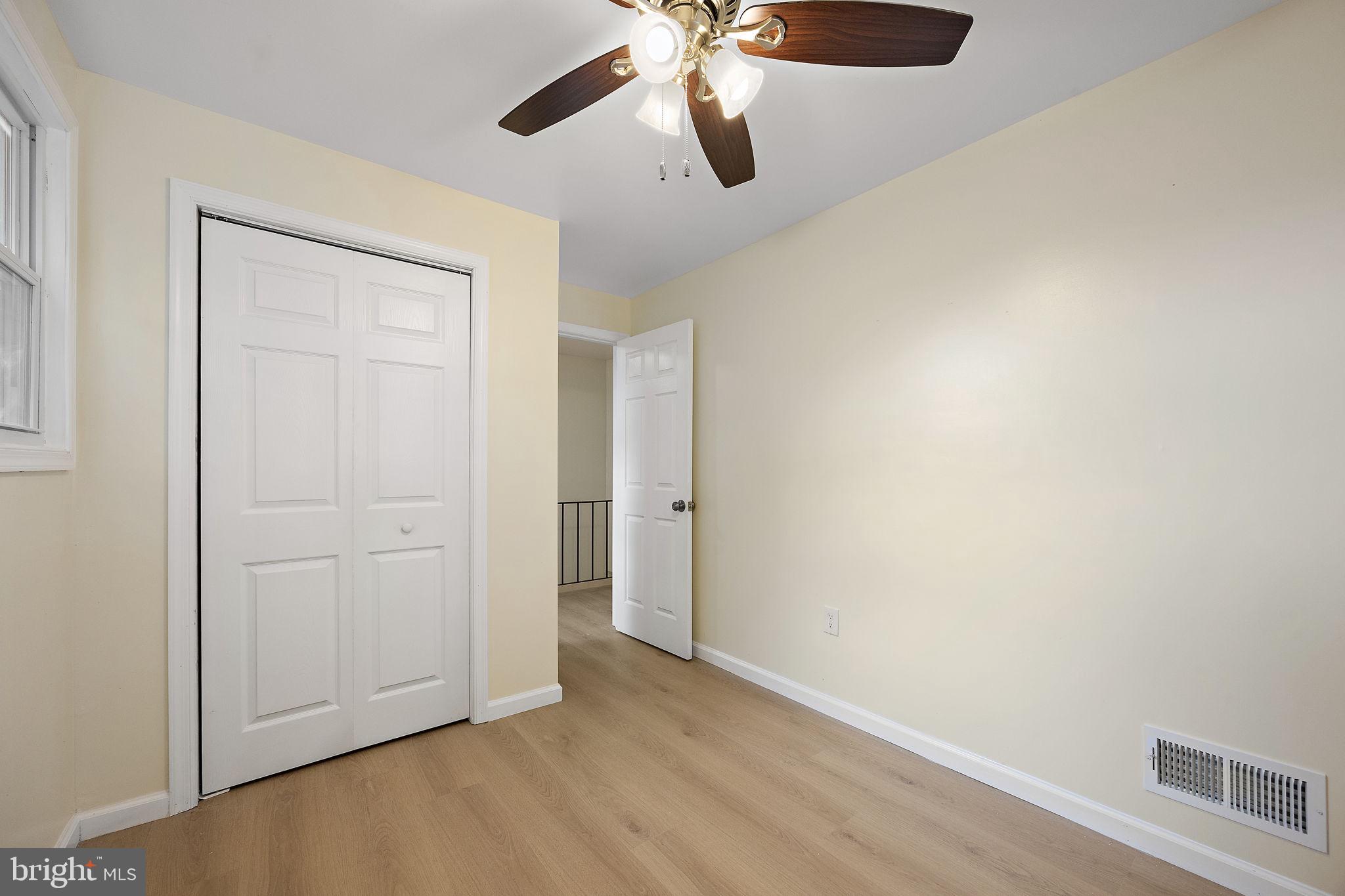 738 W BIRCHTREE LANE