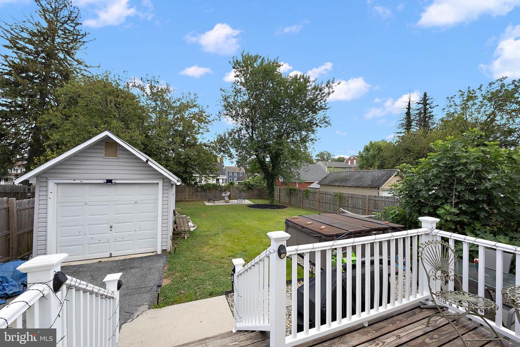 10 ELLIOTT AVENUE