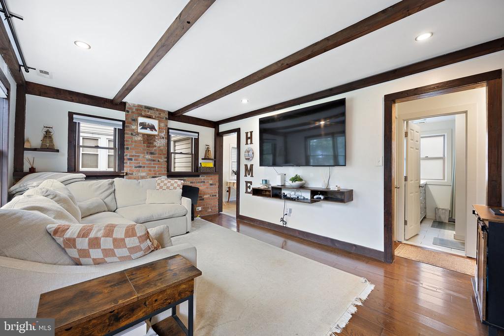 10 ELLIOTT AVENUE