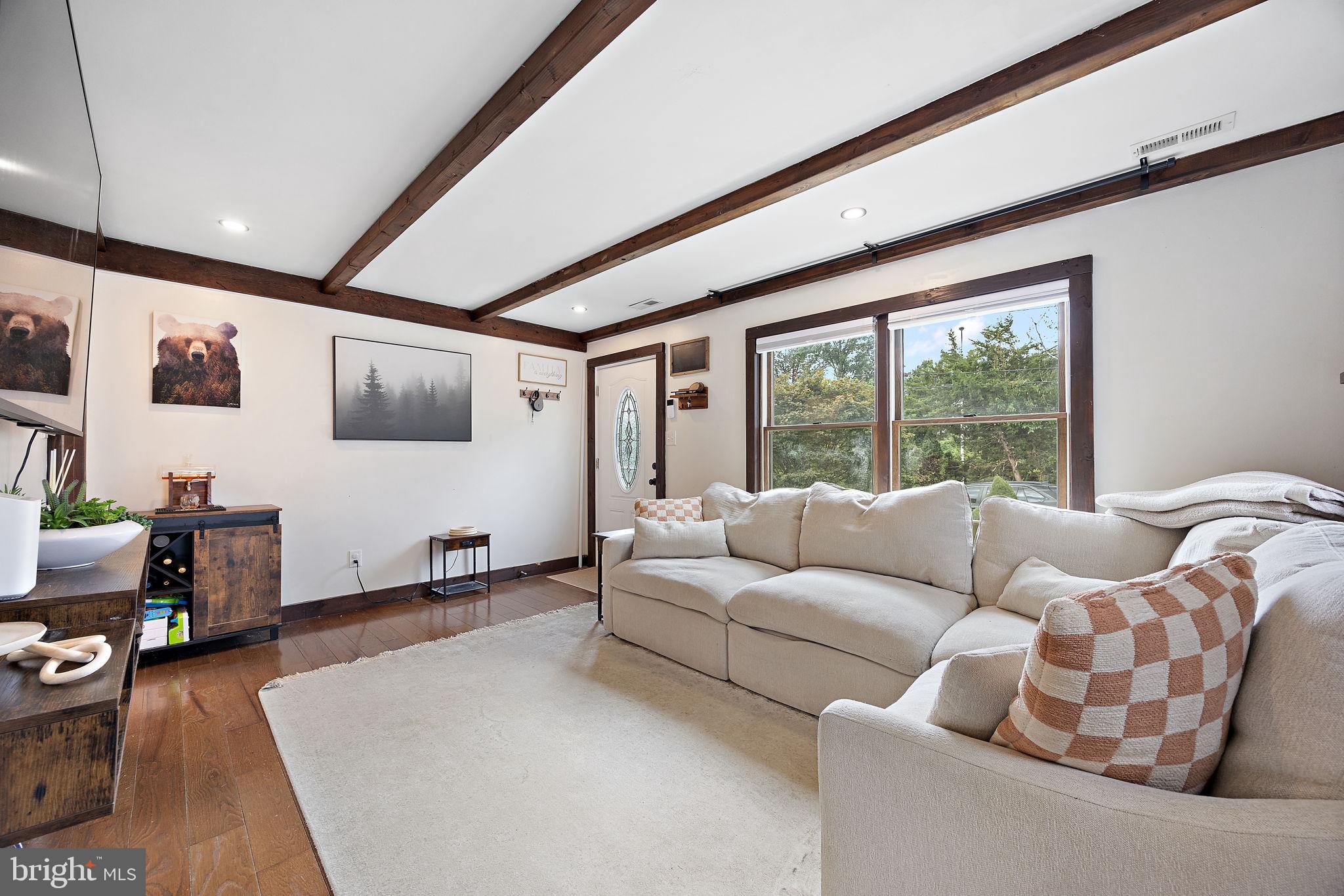 10 ELLIOTT AVENUE
