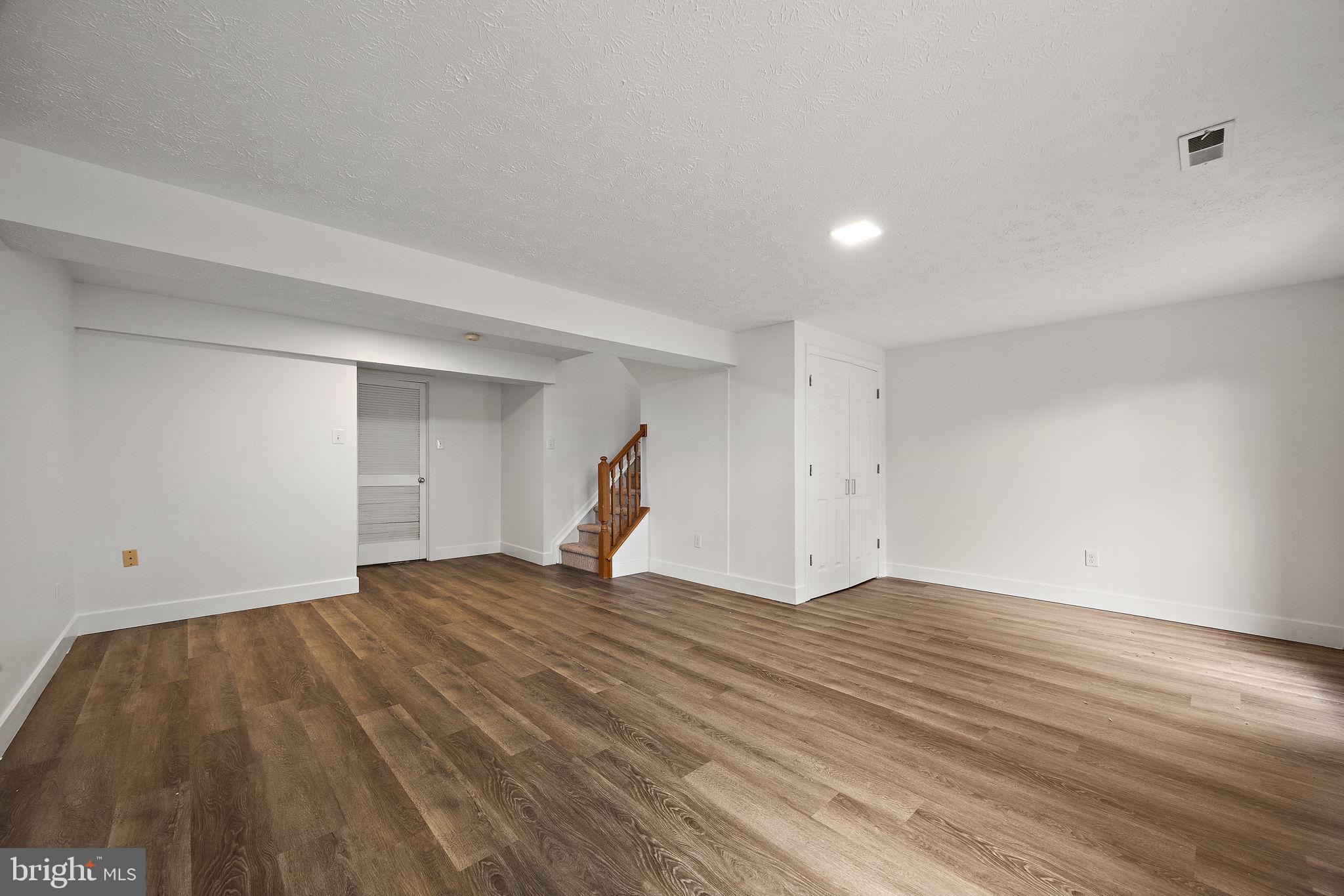 104 W SHETLAND COURT