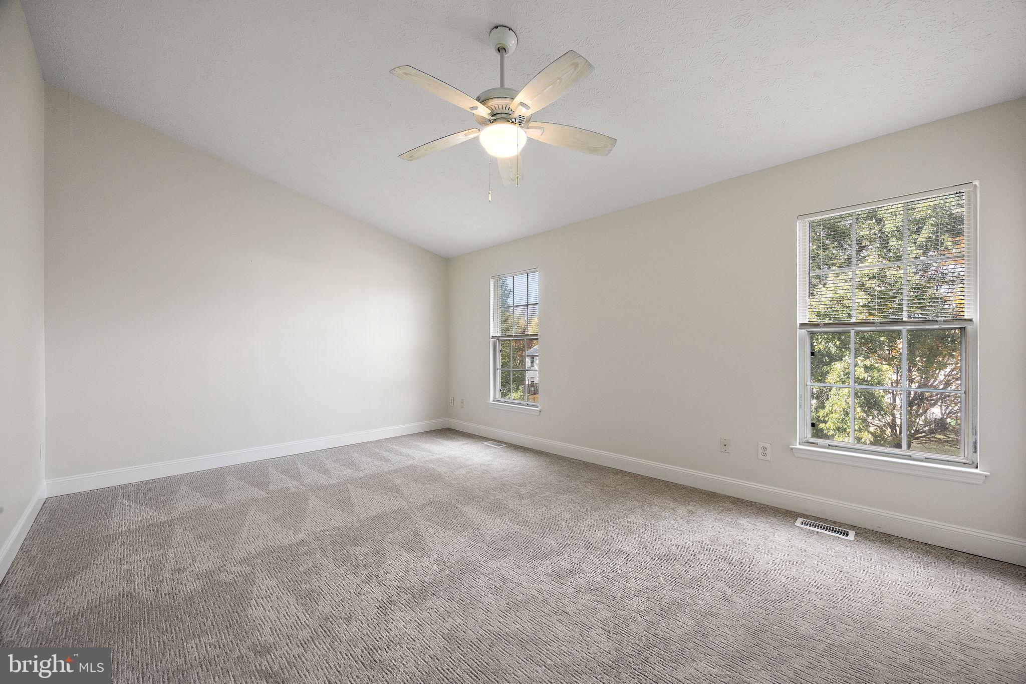 104 W SHETLAND COURT