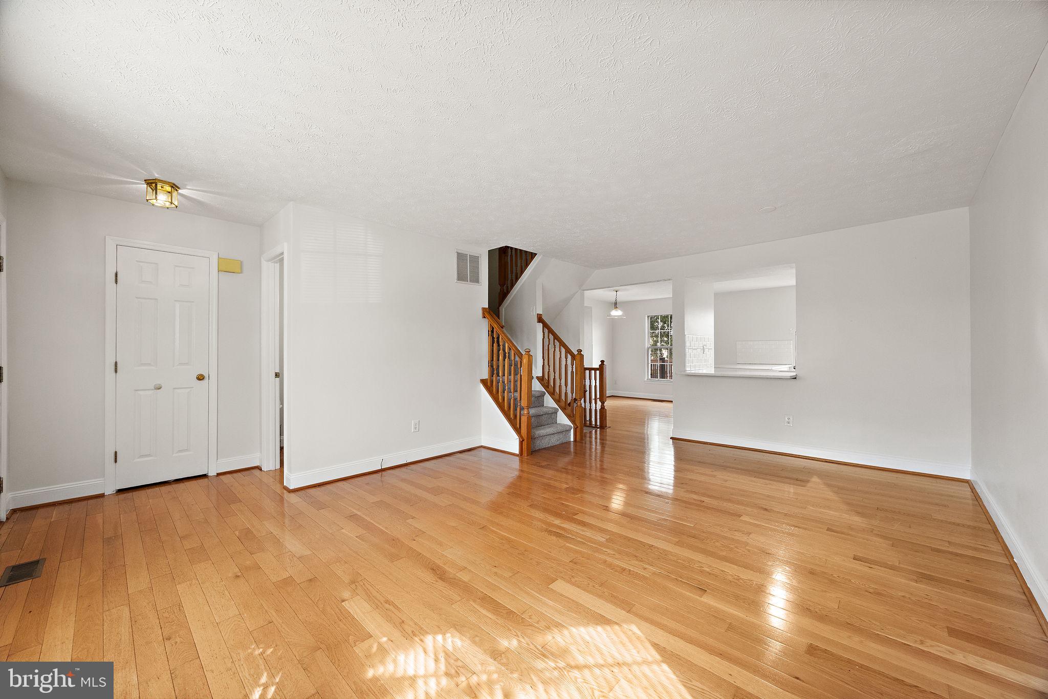 104 W SHETLAND COURT