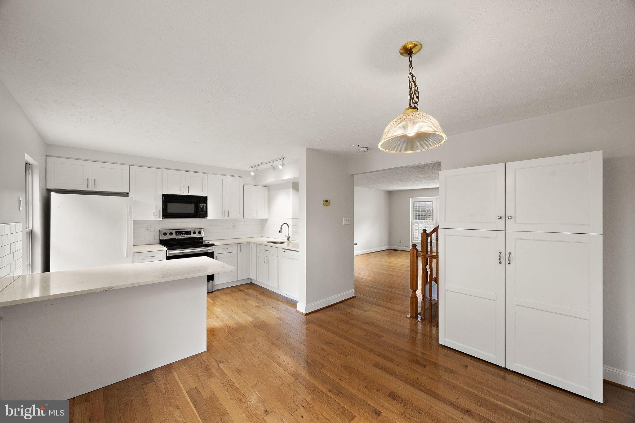 104 W SHETLAND COURT