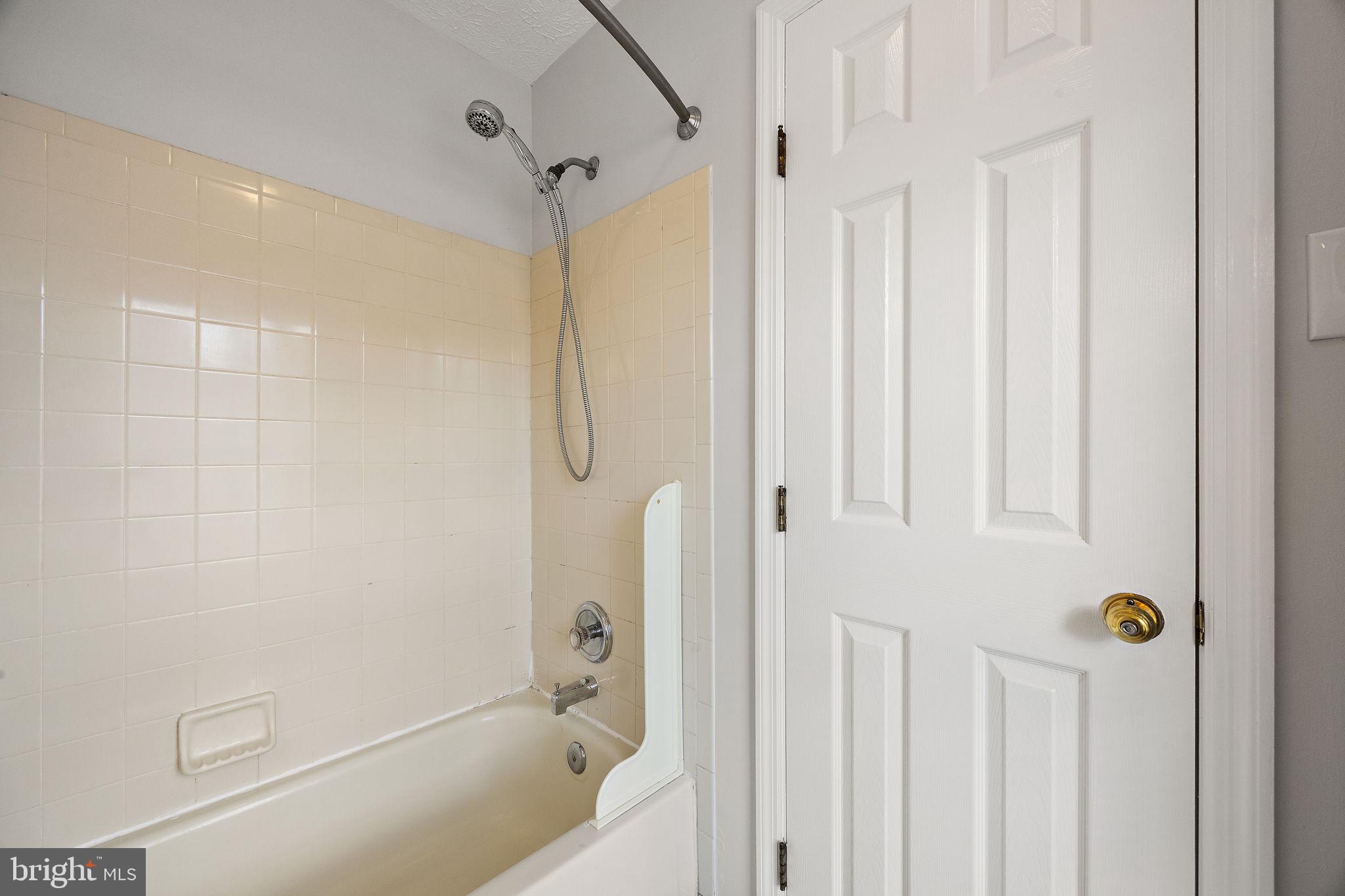 104 W SHETLAND COURT